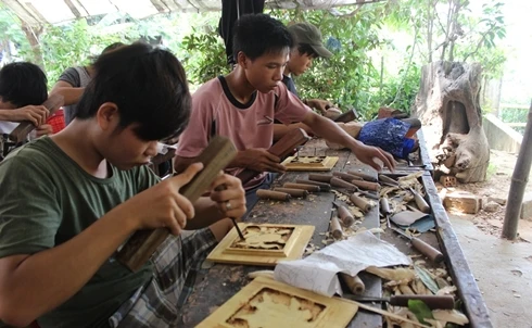 Chàng điêu khắc tật nguyền ảnh 4