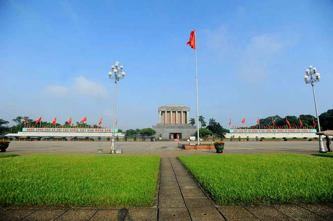 Ngày Độc lập, vào Lăng viếng Chủ tịch Hồ Chí Minh ảnh 1