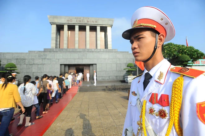 Ngày Độc lập, vào Lăng viếng Chủ tịch Hồ Chí Minh ảnh 5