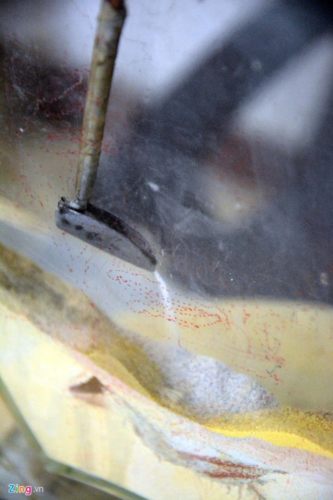 Với 72 màu cát tự nhiên, tác giả Nhật Quang đã sáng tác những bức tranh không sử dụng chất kết dính dựa trên các bức ảnh đã chụp Hồ Chí Minh tại nhiều nơi: Việt Nam, Mông Cổ, Campuchia,…