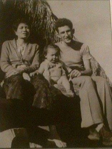 Tác giả cùng vợ con