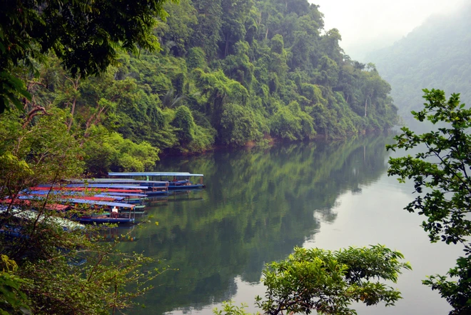 Hồ Ba Bể, viên ngọc xanh giữa núi rừng ảnh 9