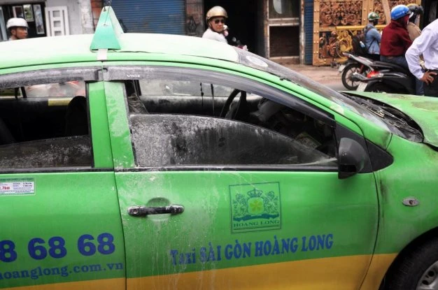 Chiếc taxi bị nạn -Ảnh : Nguyễn Quang