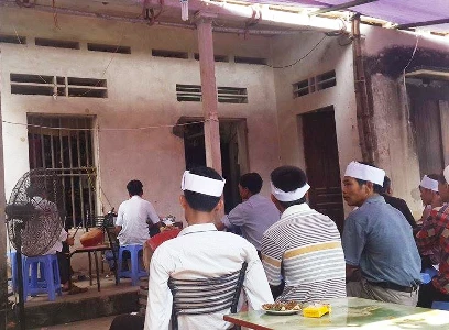 Gia đình đang tổ chức đám tang cho nạn nhân xấu số.