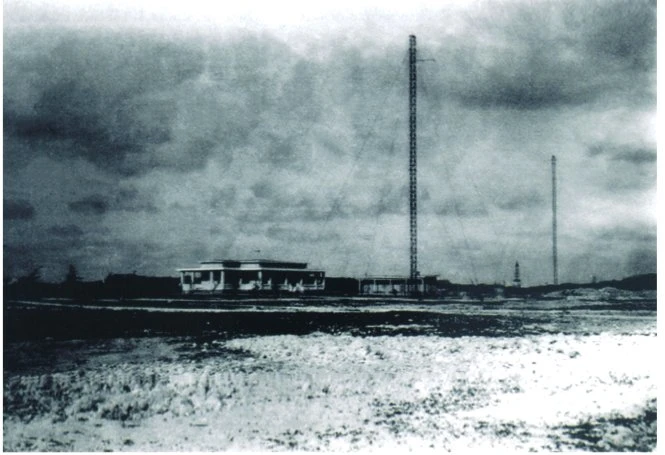 Trạm thu phát sóng radio và trạm khí tượng do người Pháp xây dựng trên đảo Hoàng Sa (ảnh chụp năm 1940) - Ảnh tư liệu