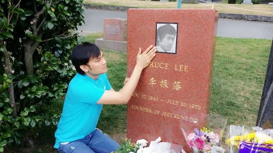 NSƯT Kim Tiểu Long viếng mộ Lý Tiểu Long