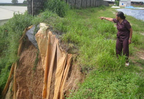 Dân kiện công ty vì 'hố tử thần'