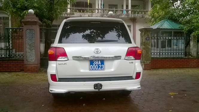 Chiếc xe mang biển số giả 38A-000.23 - Ảnh: Vũ Sinh