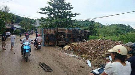 Hiện trường vụ tai nạn <a href='https://plo.vn/do-thi/giao-thong/' title='giao thông'>giao thông</a> làm 9 người bị thương (Ảnh: Báo Lào Cai)