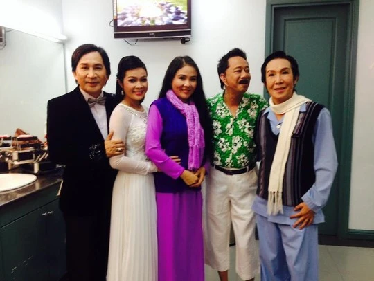 Bảo Chung: Mê 'sân cỏ' nhưng nợ sân khấu!