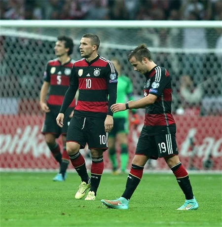 Sự thất vọng của các tuyển thủ Đức sau trận đấu tại Ba Lan