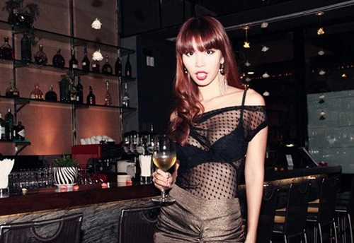 Hà Anh thường mặc trang phục hở khi xuất hiện trước công chúng. Ảnh: Internet