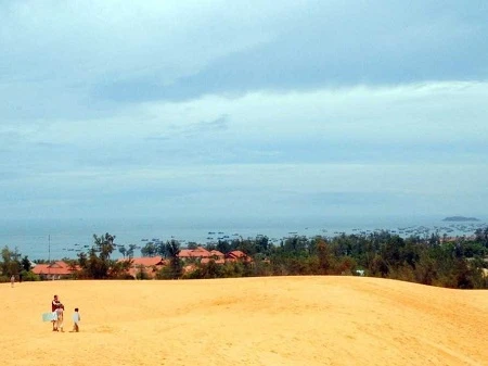 Một đồi cát ở Mũi Né, Phan Thiết.