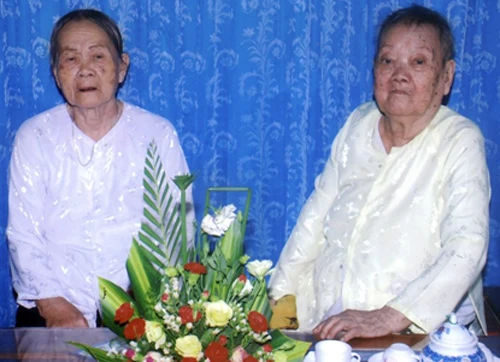 Cap-chi-em-cao-tuoi-nhat-VN-o-9669-3551-