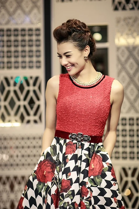 Hồng Quế lúc kín đáo, khi sexy ảnh 2