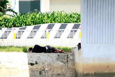 Công khai chích ma túy