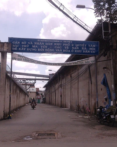 Công khai chích ma túy