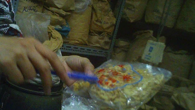 Bịch tử hà sa giá 300.000 đồng tại một cửa hàng trên đường Lương Như Học (Q.5, TP.HCM) - Ảnh: Ngọc Khải