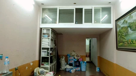 Khu vực tầng 1 của nhà nghỉ nơi xảy ra vụ việc.