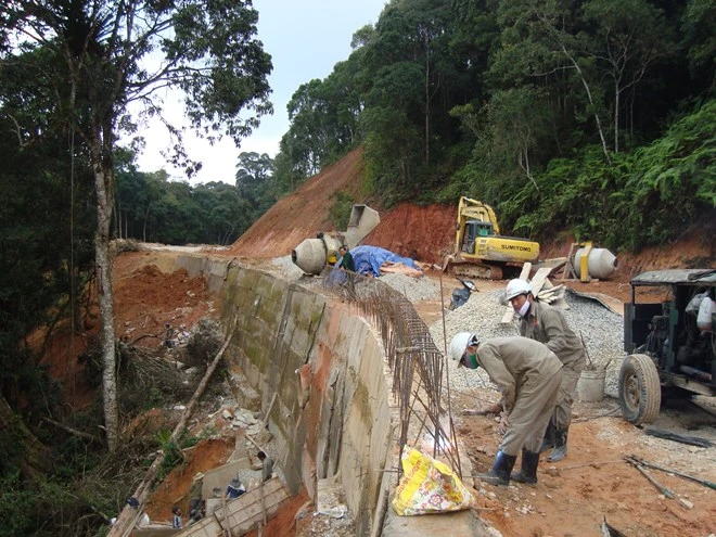 Đường Đông Trường Sơn đi ngang qua Đưng Knớ.