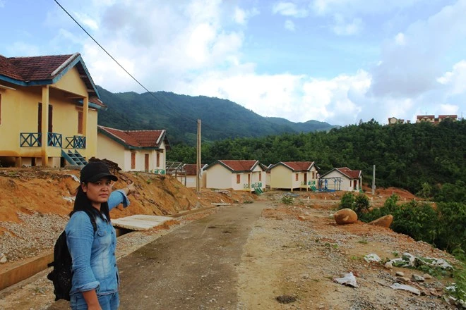 Những ngôi nhà tái định cư bỏ hoang.