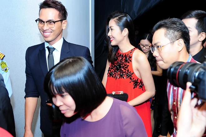 Tăng Thanh Hà diện váy suông giữa nghi án mang bầu 4 tháng