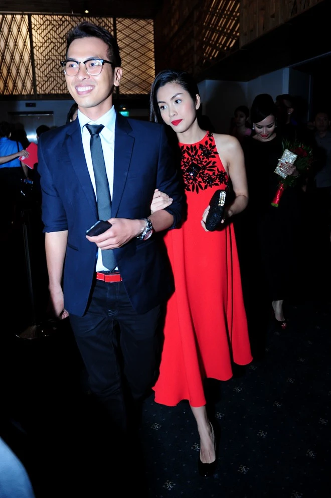 Tăng Thanh Hà diện váy suông giữa nghi án mang bầu 4 tháng