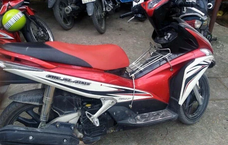 Chiếc xe đeo biển kiểm soát giả, có giấy đăng ký giả bị cảnh sát lật tẩy.