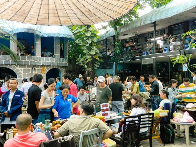 Chợ ‘ve chai’ cuối tuần giữa lòng Sài Gòn ảnh 3