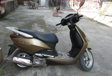 Đi đám cưới gửi xe ở khách sạn bị kẻ trộm cạy cốp lấy tiền