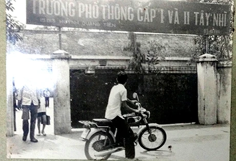 Nguyễn Thanh Tân cùng đồng bọn bắt có con bác sĩ Lã Hỷ tại trường cấp 1, cấp 2 Tây Nhì