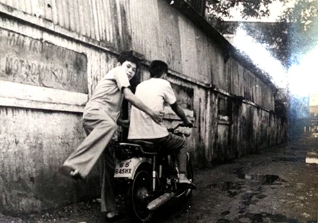 Nhận vàng xong bọn bắt cóc không thả con trai bác sĩ Lã Hỷ mà lên xe tẩu thoát