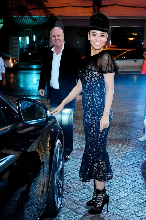 Mốt 'khoe' siêu xe của sao Việt ảnh 8