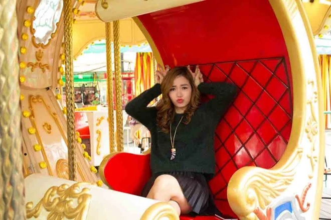 VớiNgày anh đi, khán giả sẽ chứng kiến được những màn nhảy múa nóng bỏng của Minh Hằng và vũ công Kristian. Ngoài ra, trong MV còn có sự xuất hiện của bông hồng lai M.Lee khi đọc rap. Minh Hằng biến rạp xiếc thành sân khấu