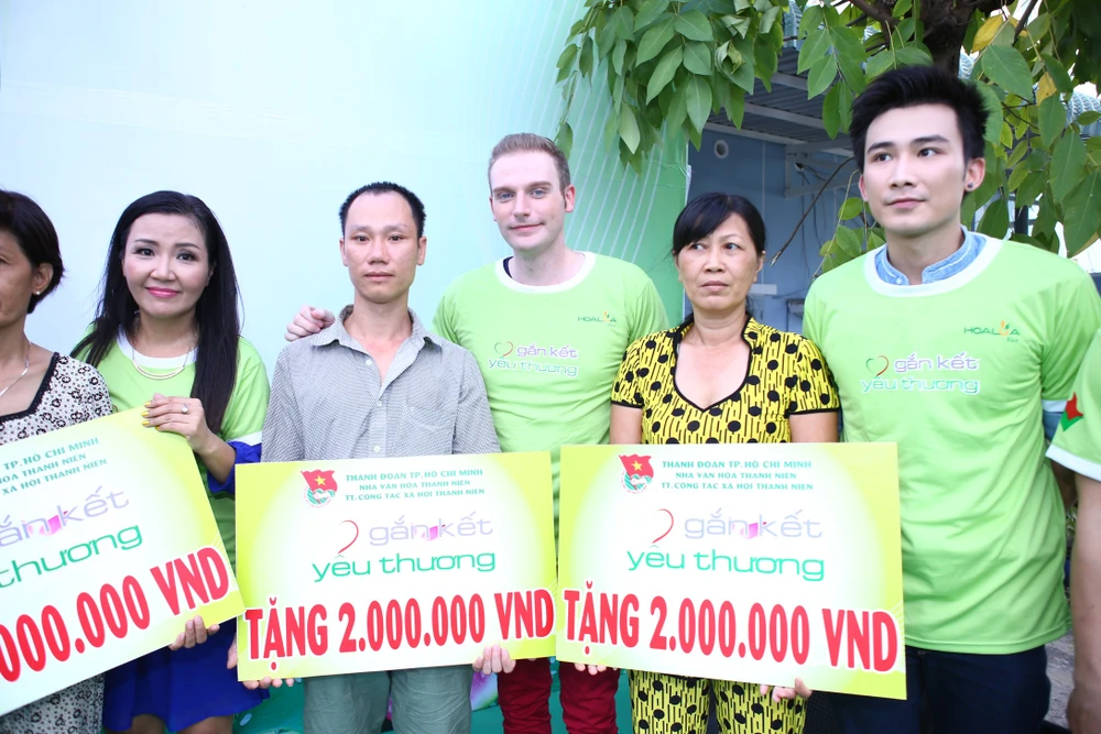 Nghệ sĩ Việt hết lòng vì bệnh nhân nghèo ảnh 7