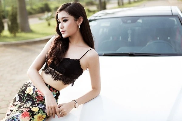 Những bức ảnh ấu thơ chưa từng công bố của Á hậu Huyền My