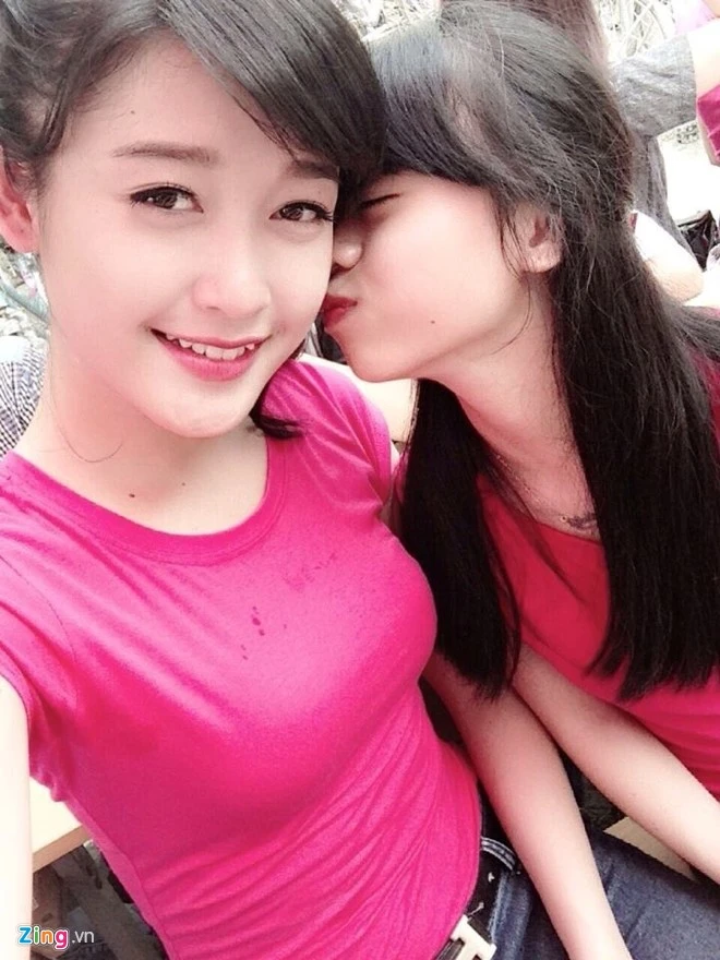 Những bức ảnh ấu thơ chưa từng công bố của Á hậu Huyền My