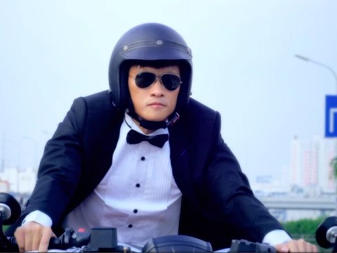 Công Vinh - Thủy Tiên hôn nhau say đắm trước ngày cưới