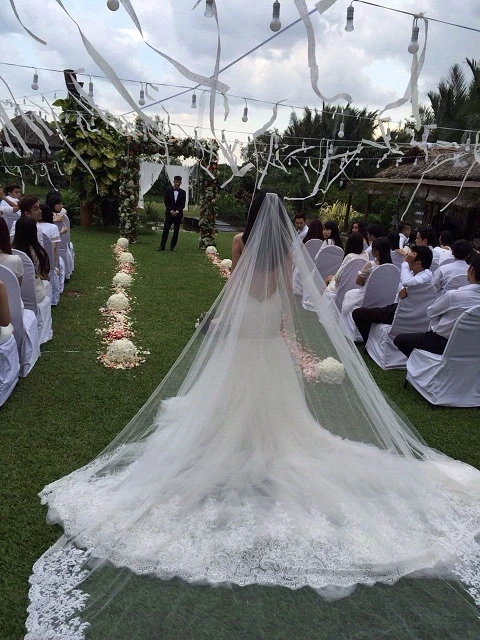 Công Vinh - Thủy Tiên hôn nhau say đắm trước ngày cưới