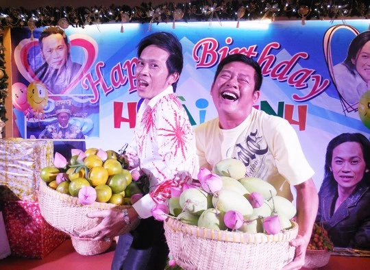 NS Hoài Linh xúc động mừng sinh nhật thứ 46