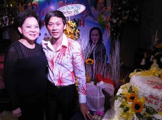 NS Hoài Linh xúc động mừng sinh nhật thứ 46