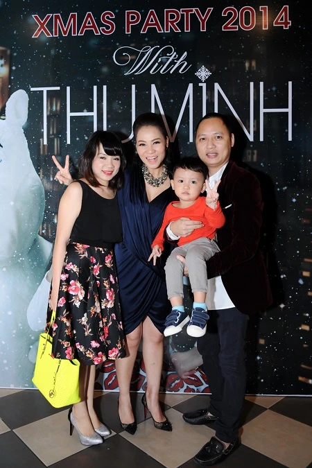 Giáng sinh năm nay, cặp đôi hạnh phúc hơn khi đón nhận tin vui về con cái.