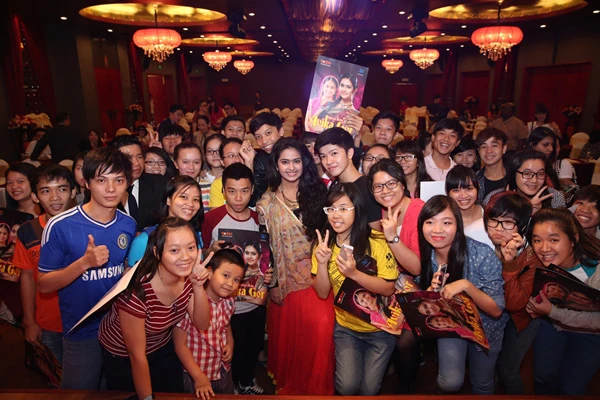 Ngôi sao 'Cô dâu 8 tuổi' xinh đẹp ở Việt Nam ảnh 2