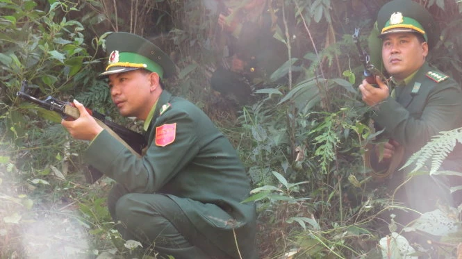 Thượng úy Võ Trọng Hùng trong một lần đi mật phục - Ảnh: Vũ Toàn