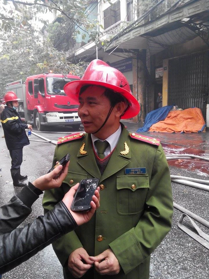 Cháy lớn ở Hà Nội: Huy động hàng trăm cảnh sát ảnh 12