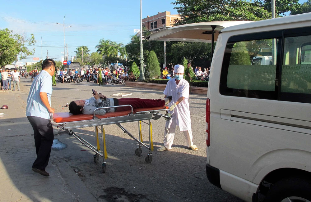 Nổ cây xăng bốn người bị thương ảnh 2 Nổ cây xăng bốn người bị thương ảnh 2