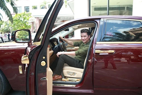 Mốt 'khoe' siêu xe của sao Việt ảnh 10