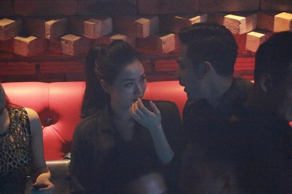 HOT: Tâm Tít lộ bụng bầu trong lễ ăn hỏi ngay sáng nay 8