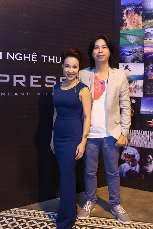 Dàn sao đổ bộ xem triển lãm ảnh 8