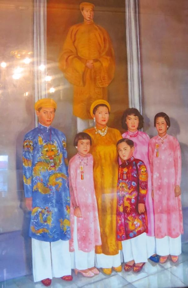 Thưởng lãm hiện vật quý hiếm về gia đình cựu hoàng Bảo Đại ảnh 2